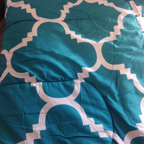 Amazon Basics Twin Bedding Set, turquoise - Picture 2 of 6